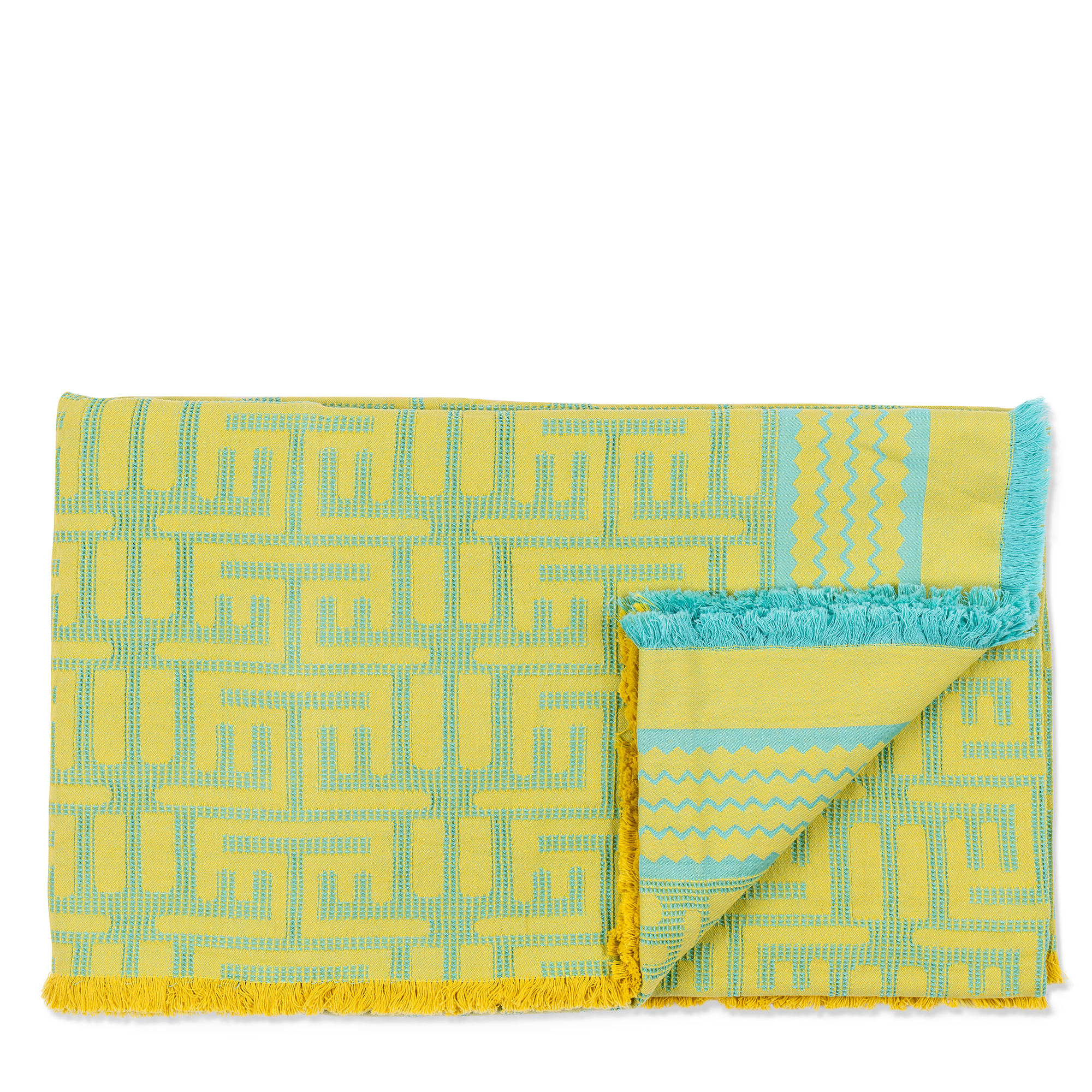 This yellow and turquoise beach mat with a geometric pattern, featuring 100% cotton fabric is lightweight and portable, ideal for beach outings and picnics.
