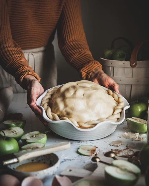 https://www.graysondevere.com/cdn/shop/files/Farmhouse_Pottery_Laurel_Pie_Dish_Lifestyle_6.jpg?v=1700250484