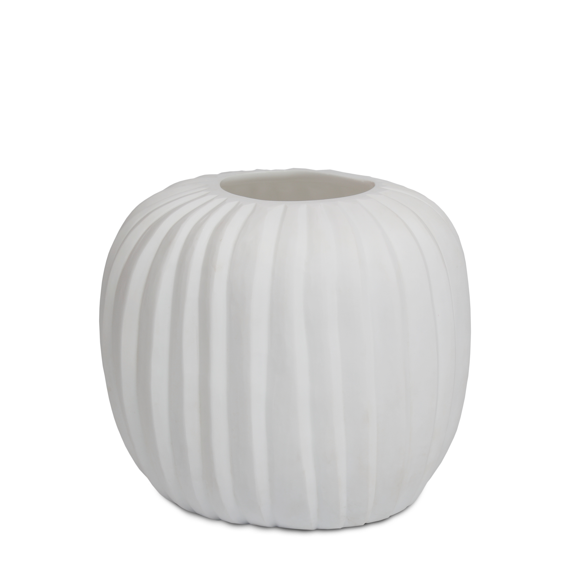 The embossed Manakara Vase Round features a pattern that adds a captivating dimension to its opalescent surface. This unique texture not only delights the fingertips but also complements the vase's contemporary design.