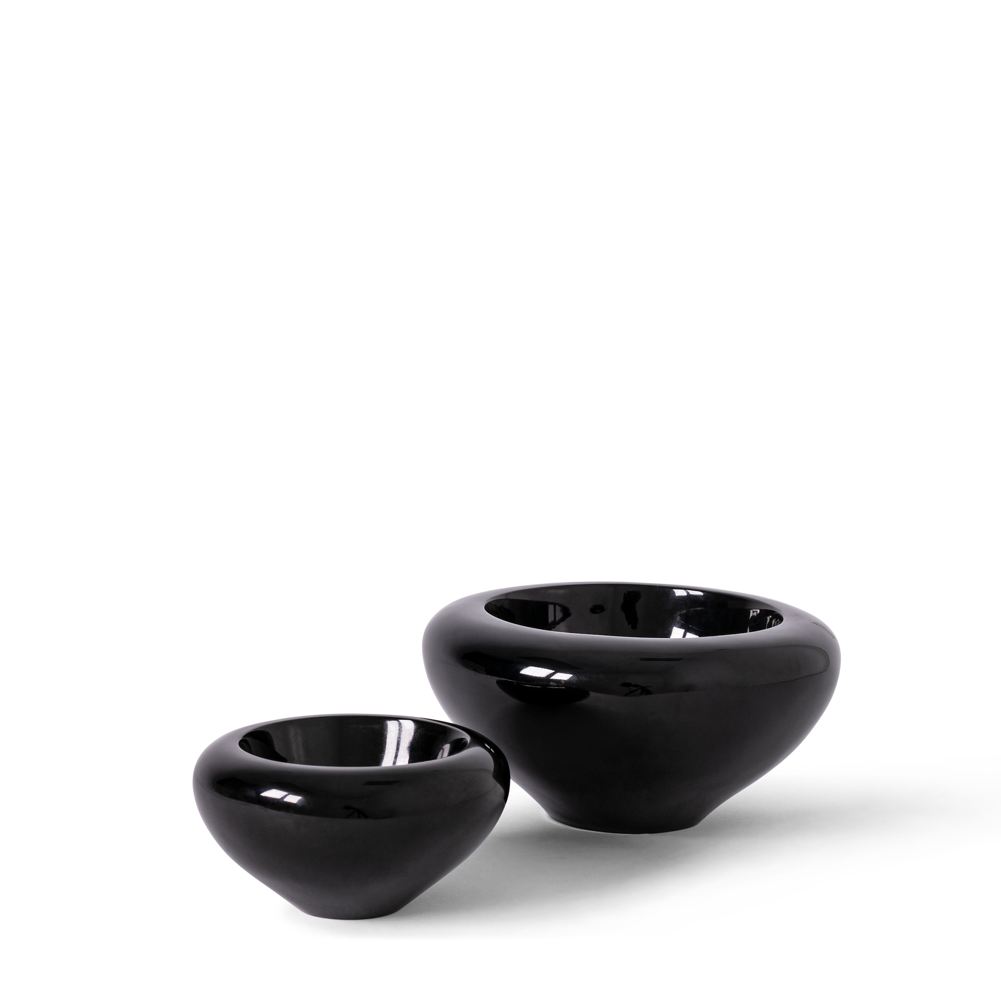 A shiny black spice bowl with a smooth, polished exterior and a delicately marbled interior that subtly catches the light. The bowl features a rounded, modern design with a slightly elevated base.